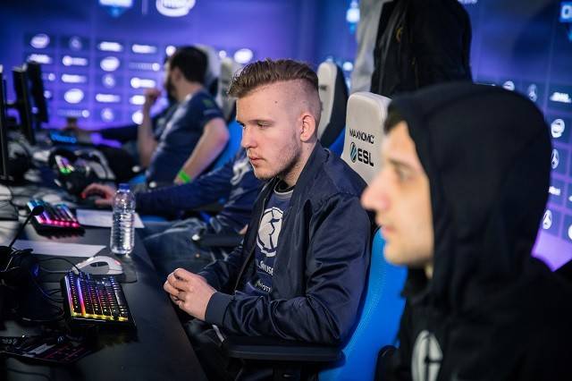 对手收紧中 对手收紧中